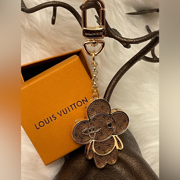 Louis Vuitton Gold and Brown Monogram Key Holder - Picture 1 of 12